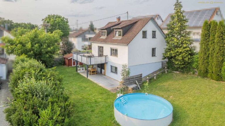 Ansicht mit Pool