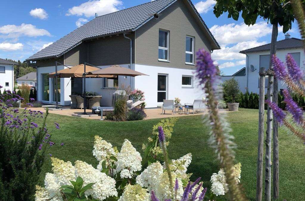 Exklusives und energieeffizientes Einfamilienhaus mit Garten und Carport in Boms