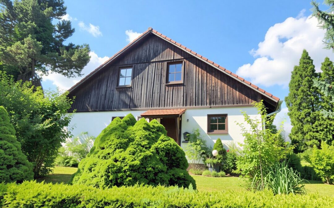 Renovierungsbedürftiges Einfamilienhaus mit Garage und großem Garten in Ertingen