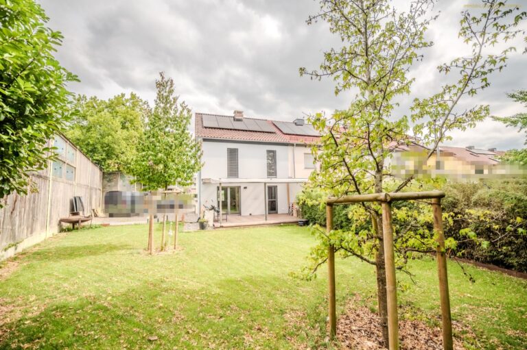 Außenansicht mit Garten