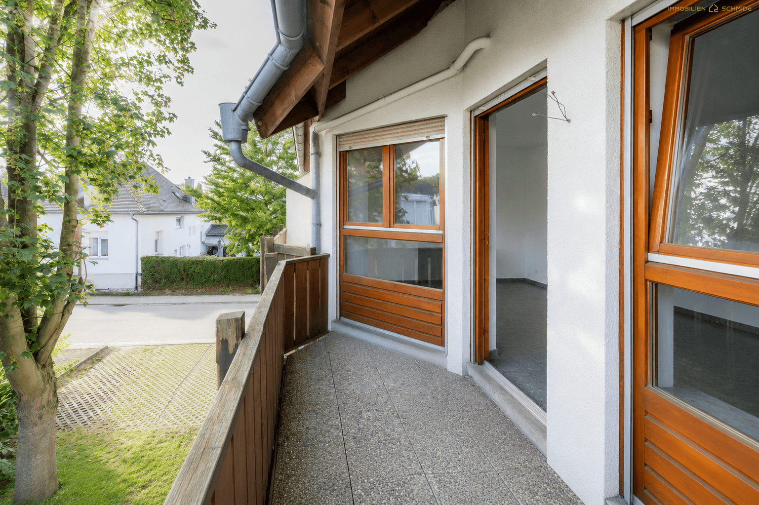 Außenansicht mit Terrasse