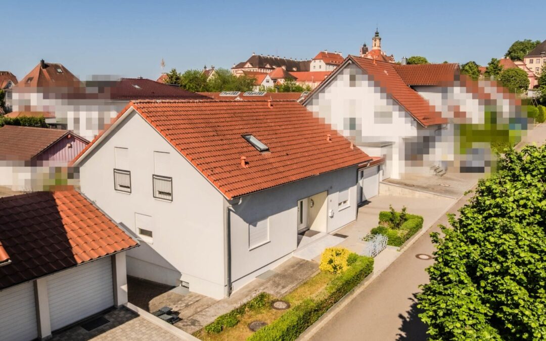 Wohnen im Herzen von Altshausen – Gepflegtes Zweifamilienhaus mit Garten & Doppelgarage